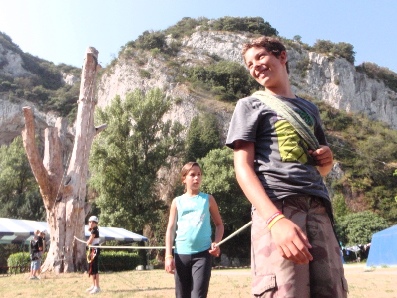 Village Camps International Summer Camp Ard&egrave;che, France 2019-07-26 https://www.villagecamps.com/journals_admin/images/68-11-Vito getting prepared to be anchor man.jpg